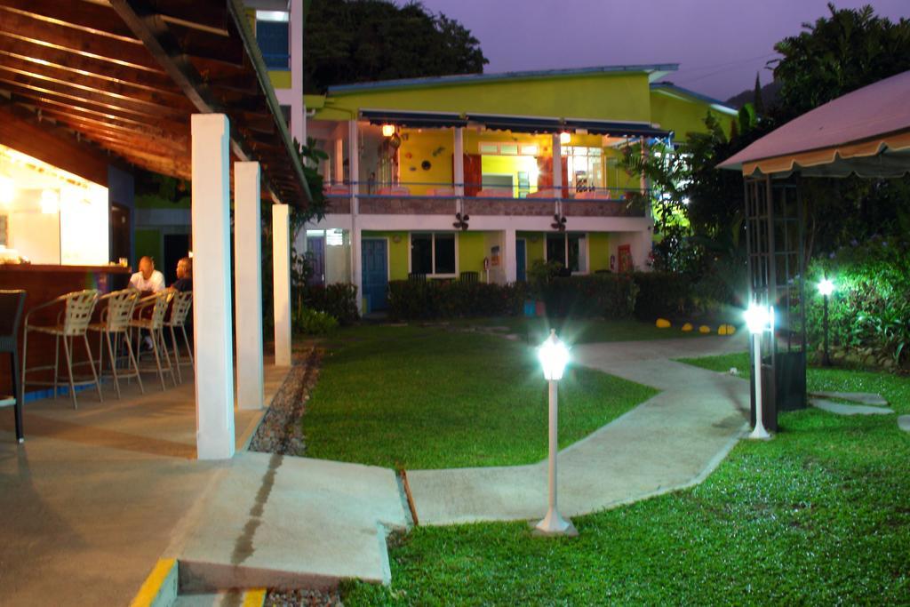 Castle Comfort Lodge روسو المظهر الخارجي الصورة