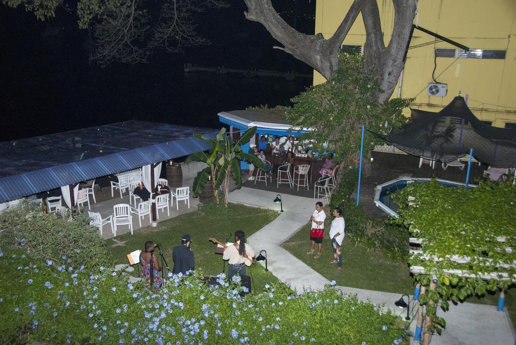 Castle Comfort Lodge روسو المظهر الخارجي الصورة
