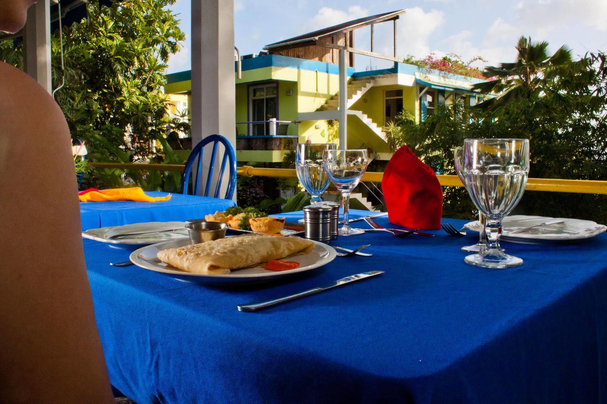 Castle Comfort Lodge روسو المظهر الخارجي الصورة